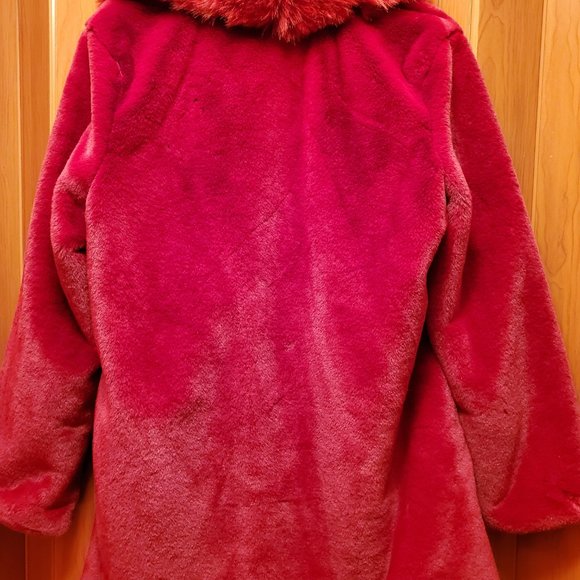 Red jacket - Picture 2 of 2